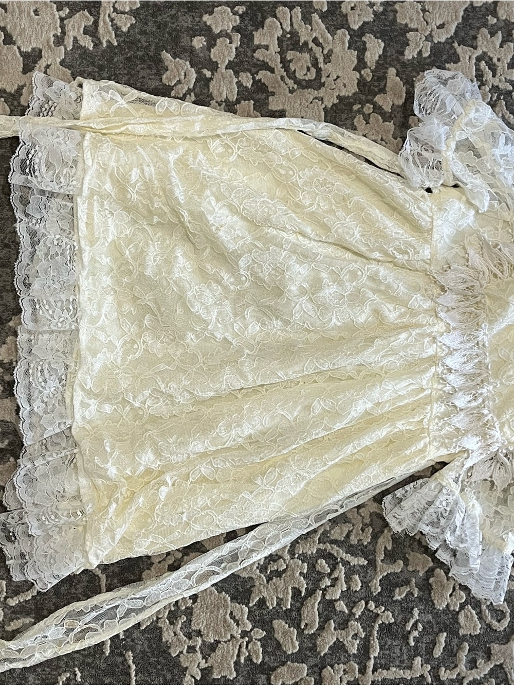 Vintage Girls wedding/ floral girl Ivory Lace Ruffle Dress